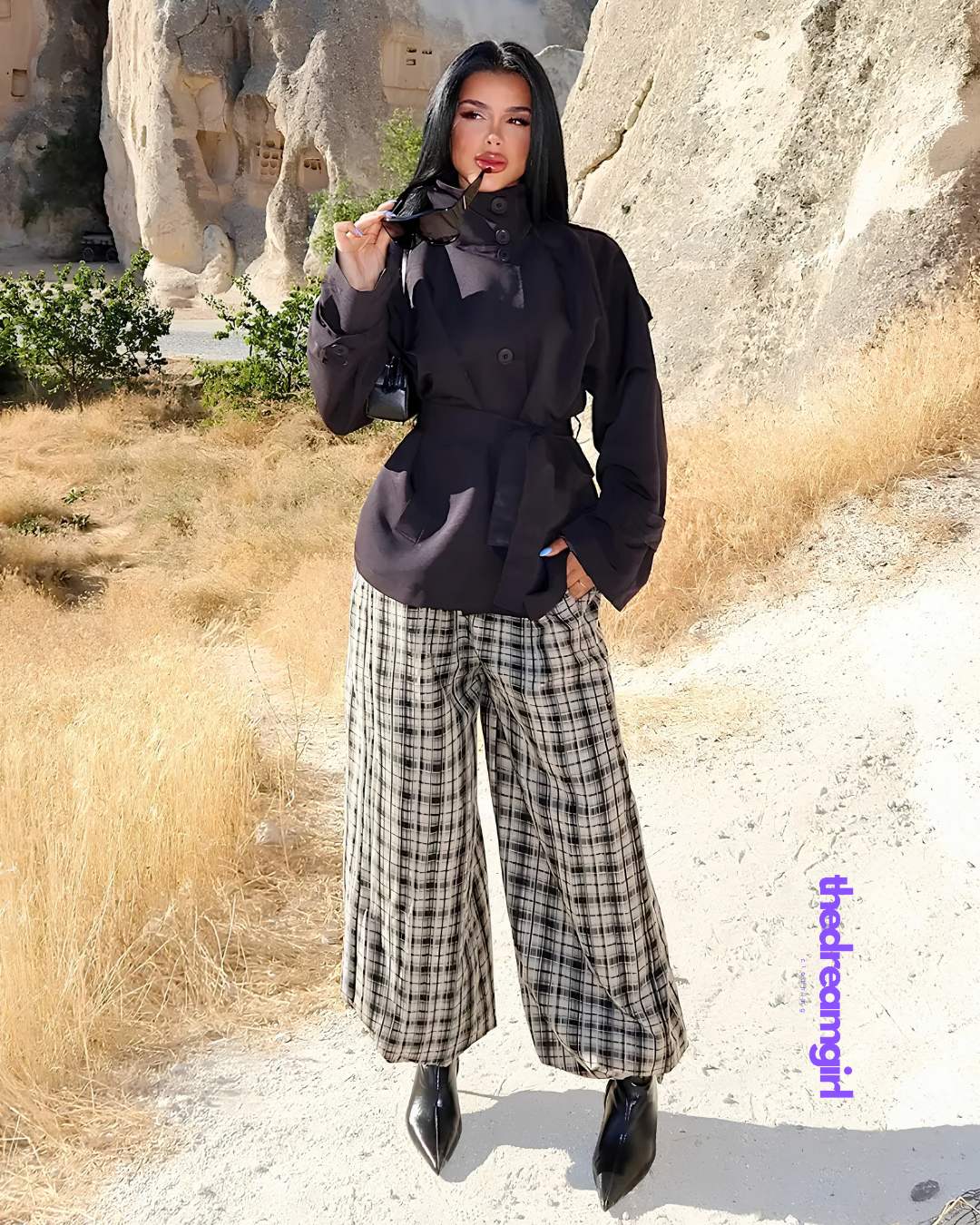 The Short Trench Black